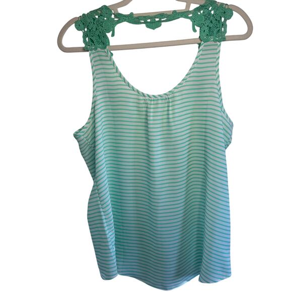 New Maurices green striped woven top size large - Picture 2 of 6